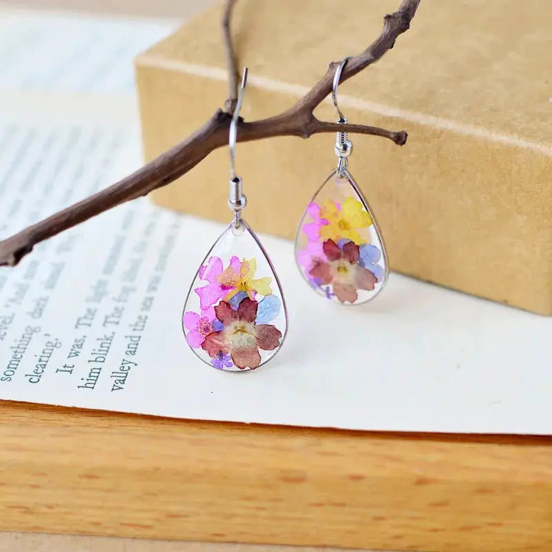 Pair of teardrop epoxy resin flower earrings with colorful pressed blossoms; Simples Market