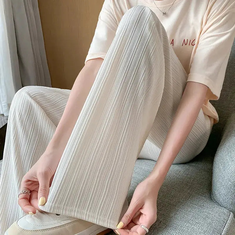 Thin Summer Wide-leg Pants in cream with pleated fabric and elastic waist
