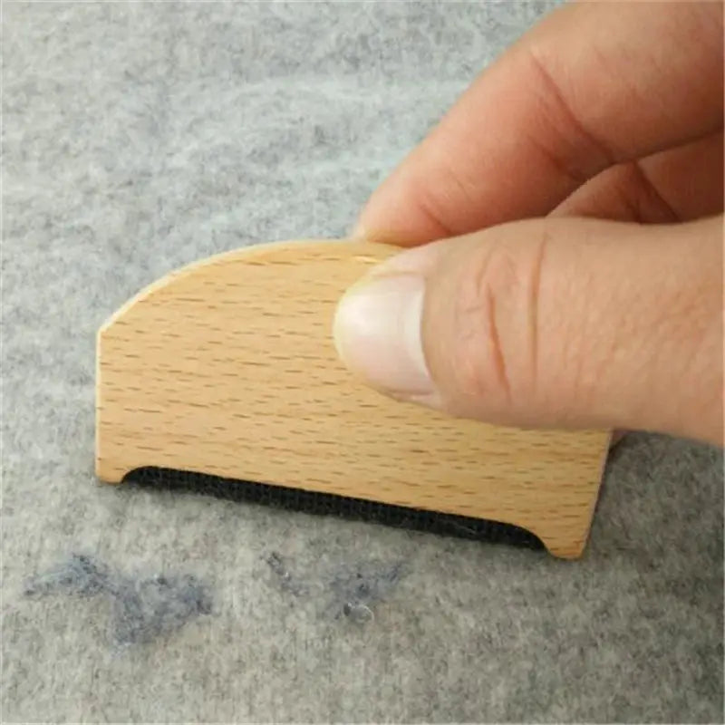 Simples Market wooden lint remover shaver; manual handheld fabric sweater trimmer with curved wooden body
