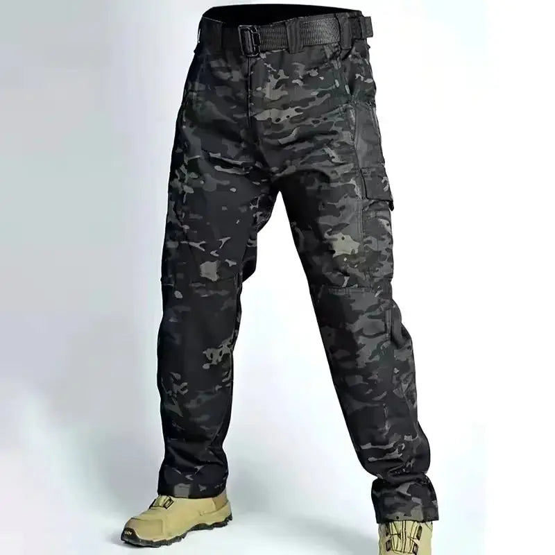 Simples Market camo cargo pants for men with belt, straight-leg fit and multiple pockets for outdoor hiking.