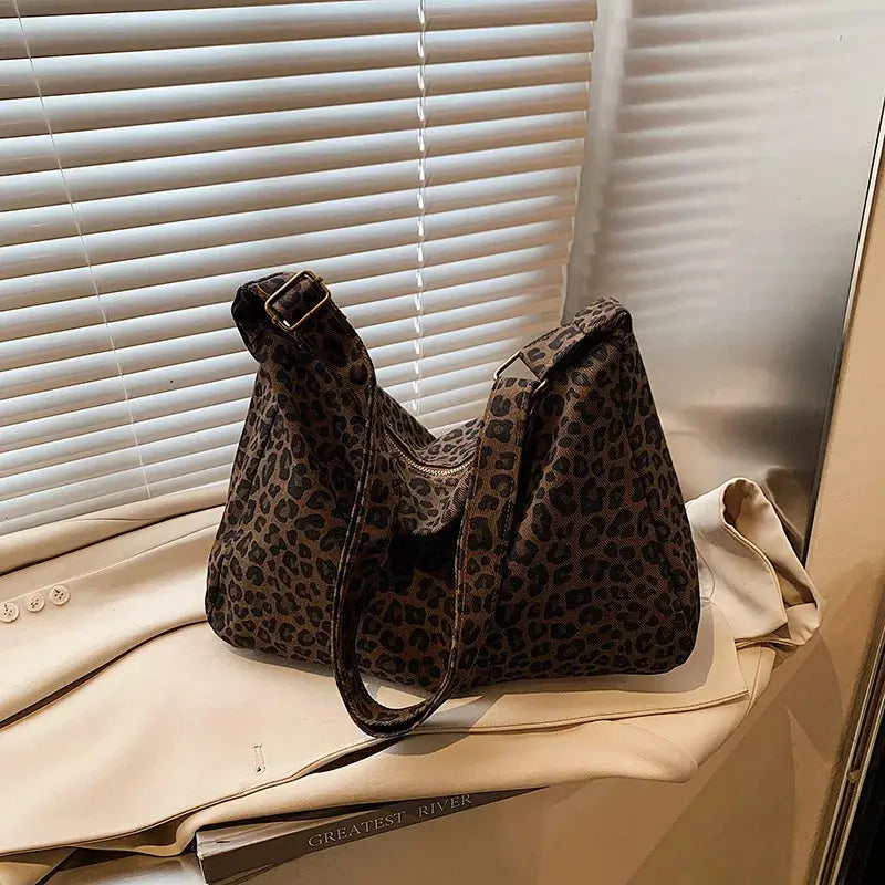 Shoulder bag by Simples Market, leopard print soft-textile, large capacity for commute and outings.