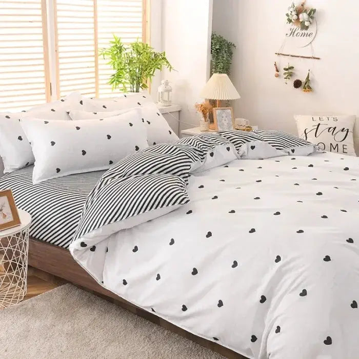Simples Market four-piece cotton bedding set, white with small black heart prints and striped accents.