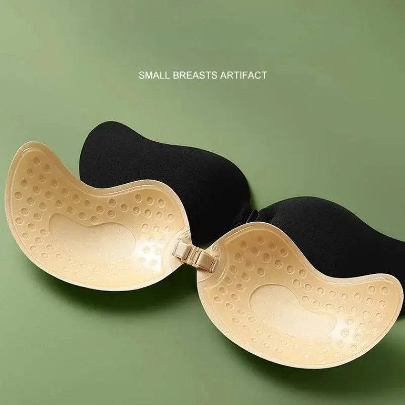 Simples Market invisible strapless adhesive bra with two beige silicone cups and front clasp