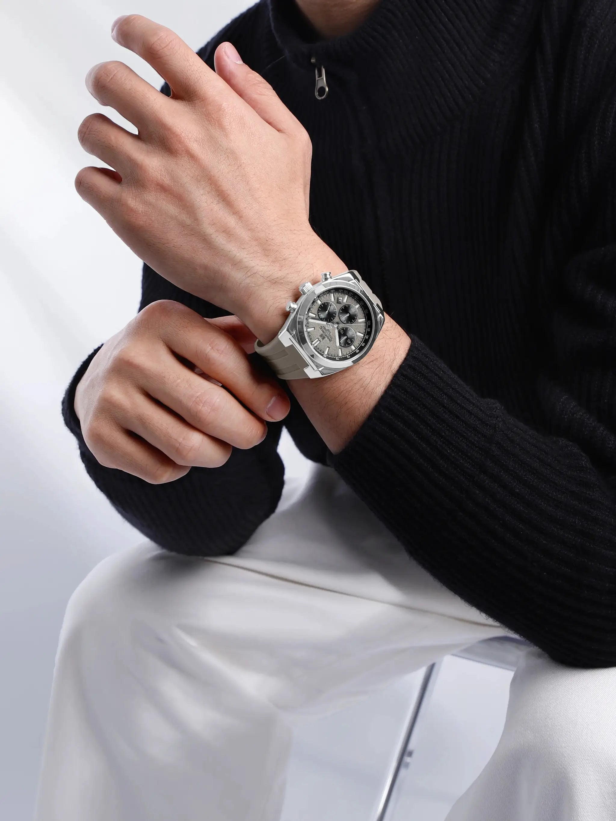 Naviforce 8080 men's chronograph watch with silver-tone stainless steel case and gray strap