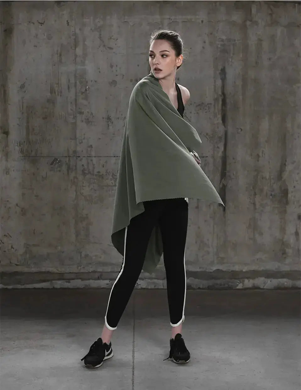 Naturehike outdoor quick-drying microfiber towel olive green wrap worn by model