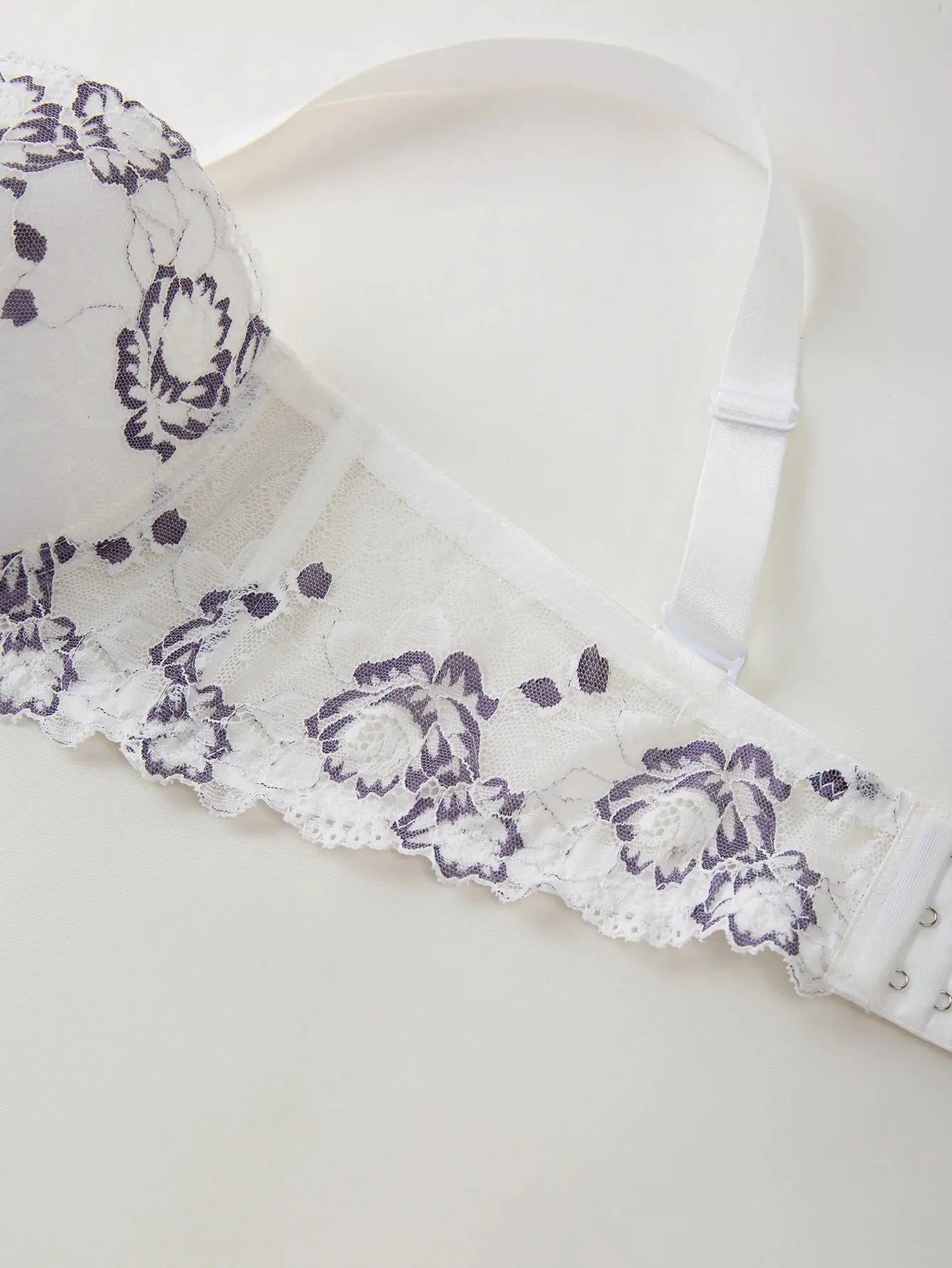 Simples Market daily lace bra, plus-size, white with purple floral embroidery and white wide straps underwire lingerie