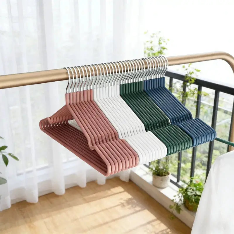 Simples Market 10pc nano coated non-slip clothes hangers set in pink white green blue on rod