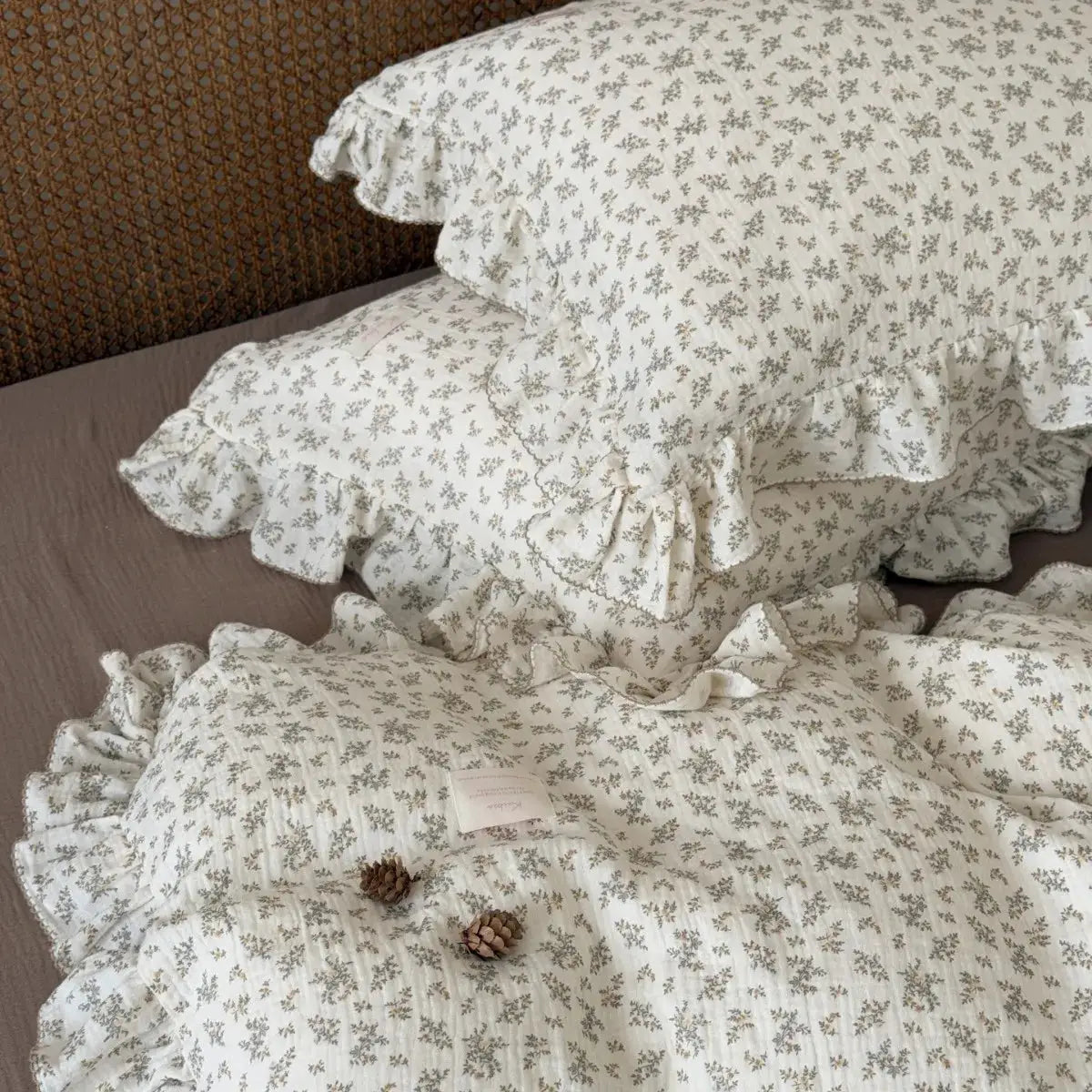 Simples Market INS Princess 3-piece gauze bedding set with ruffle-edge pillowcases in cream floral