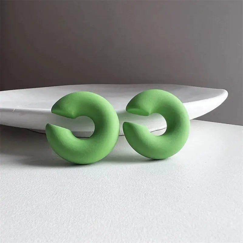 ClipCharm Simple Round Circle Clip Earrings For Women No Piercing C Shape Acrylic Lightweight Colorful Ear Cuffs