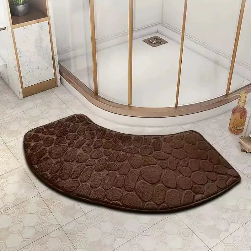 Curved brown pebble-pattern bathroom mat by Simples Market, non-slip