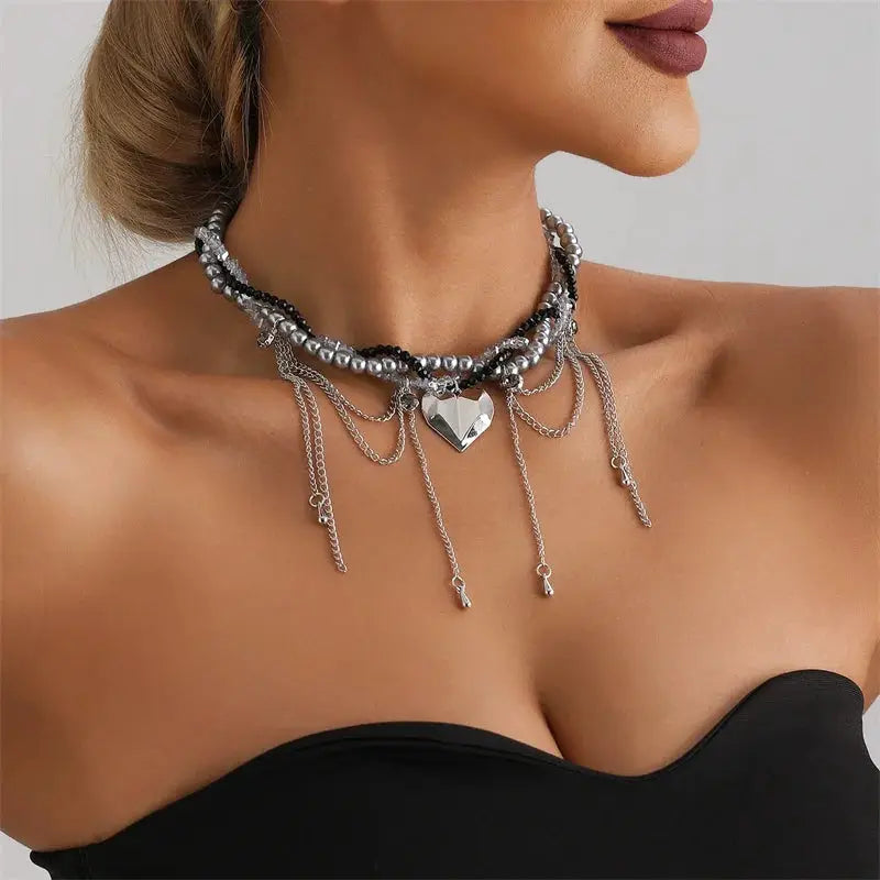 Y2K heart beaded necklace for women by Simples Market, black and silver choker with heart pendant and dangling chains