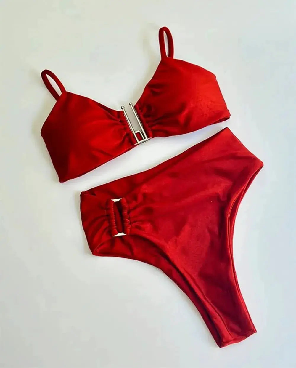 Simples Market red bandeau bikini set, two-piece with metal centerpiece, push-up top and high-cut thong bottom