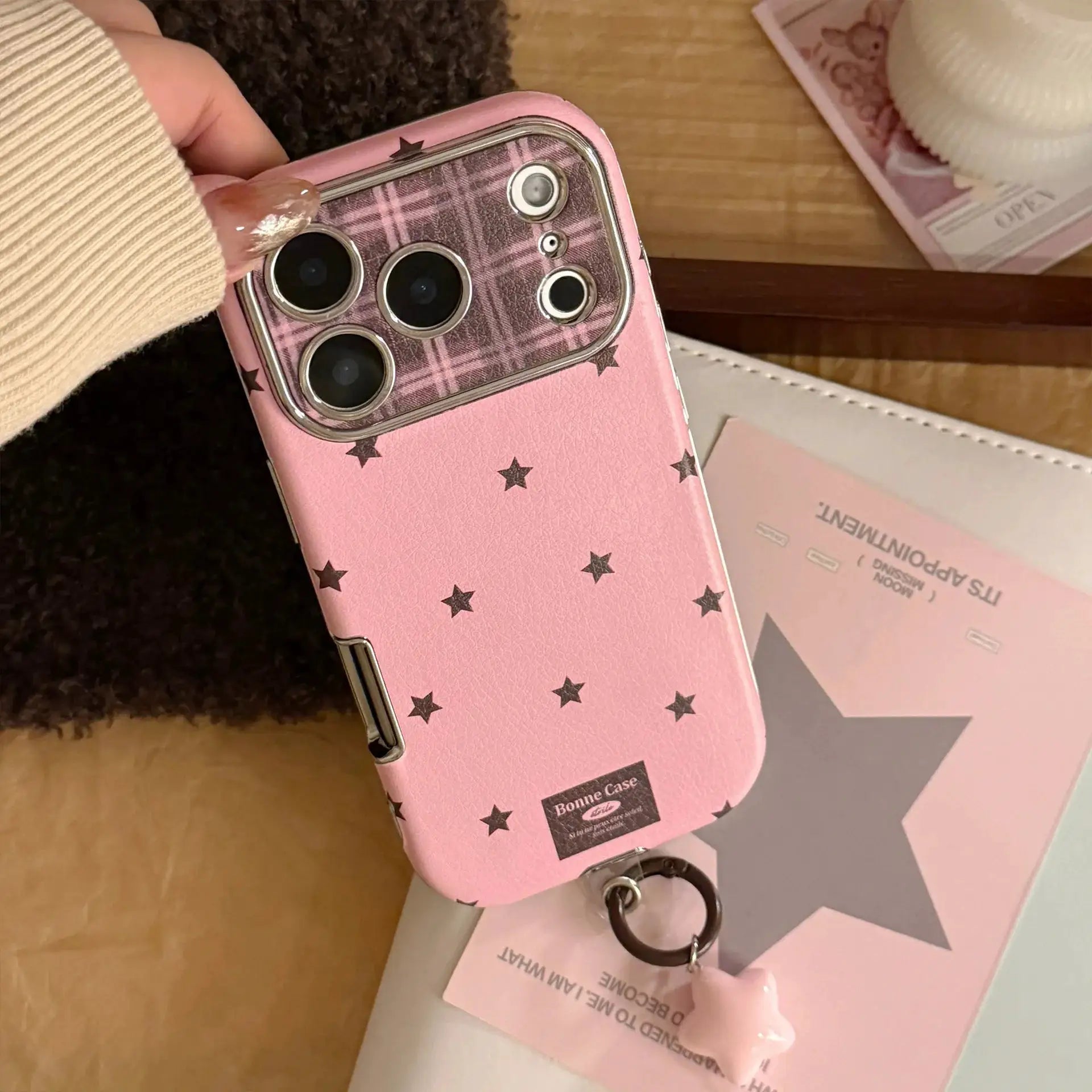Phone case pink leather-textured with star pattern and plaid interior, shockproof with pendant for iPhone 11–17 Pro Max