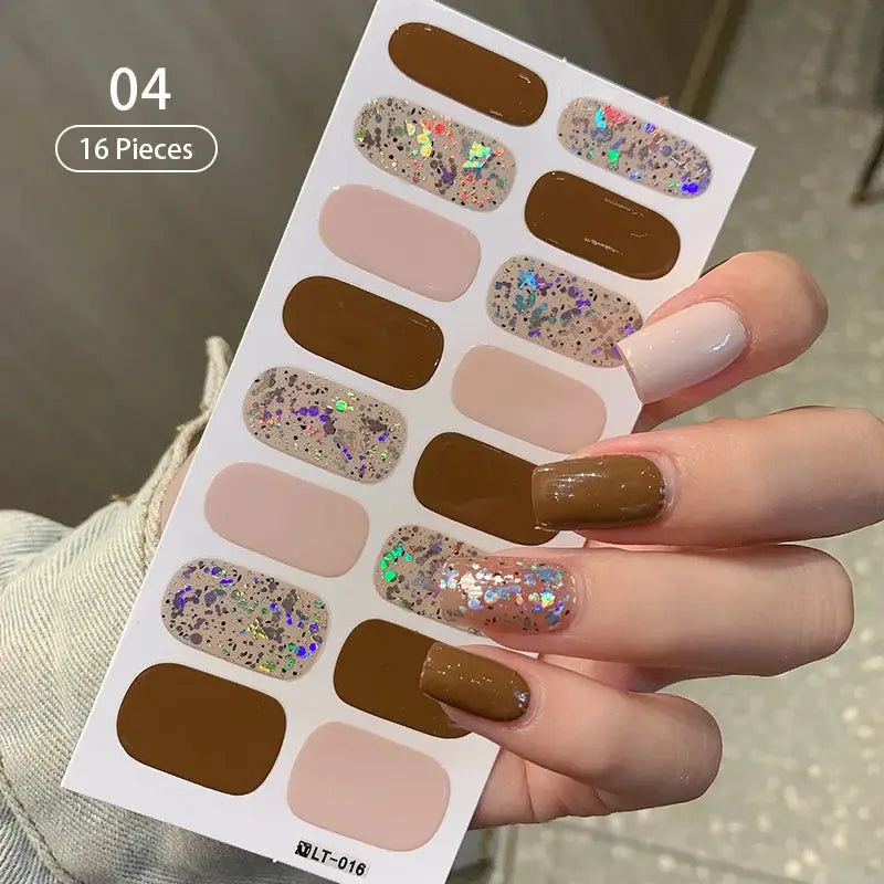 Simples Market full-cover nail stickers, 16 pieces, brown, pale pink, and glitter holographic designs.