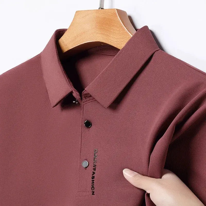 Men's burgundy polo shirt by Simples Market with short sleeves and breathable textured knit.