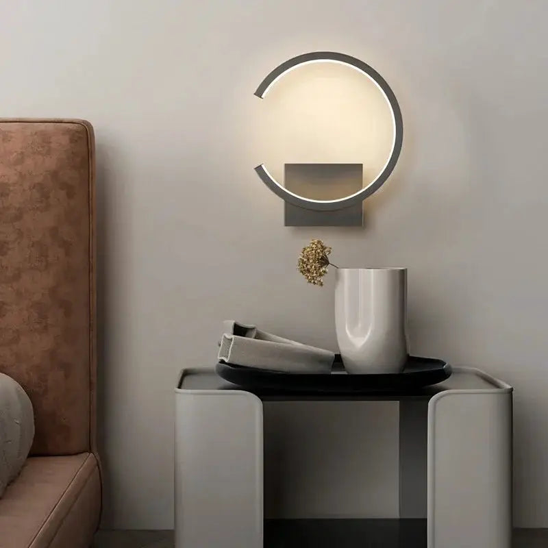 Modern circular LED wall lamp by Simples Market; Nordic black-and-white style with a glowing ring.