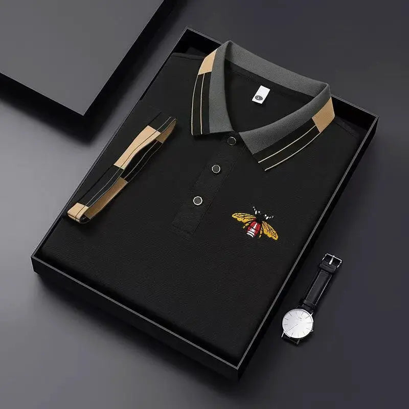 Simples Market men's black short-sleeve polo shirt with embroidered bee logo and contrast collar, boxed