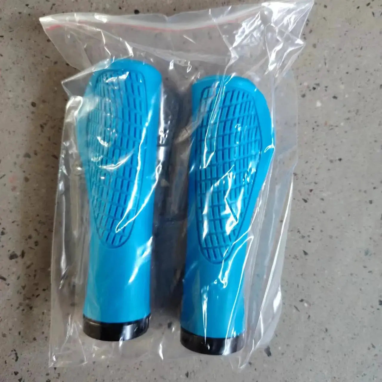 MTB Bike Handlebar Grips Anti Skid Comfortable Soft Rubber Lockable Pair For Mountain Cycling
