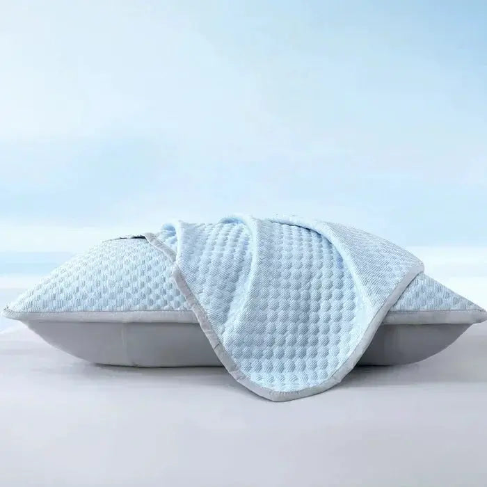 Simples Market summer cooling pillowcase in solid light blue with a waffle-textured cover, 48x70cm