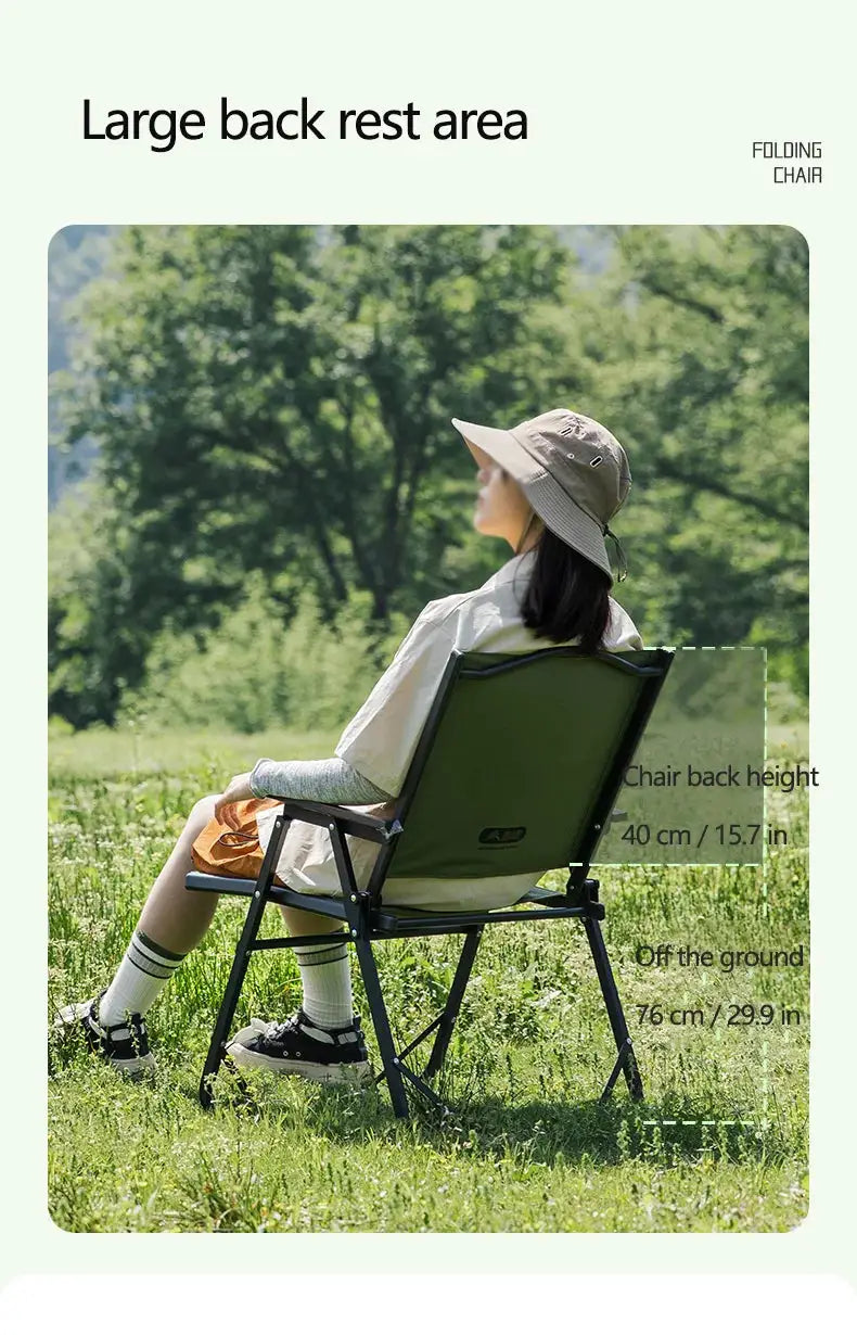 BISINNA Outdoor Folding Camping Chair in green fabric with black frame, Simples Market brand, shown outdoors in a grassy meadow.