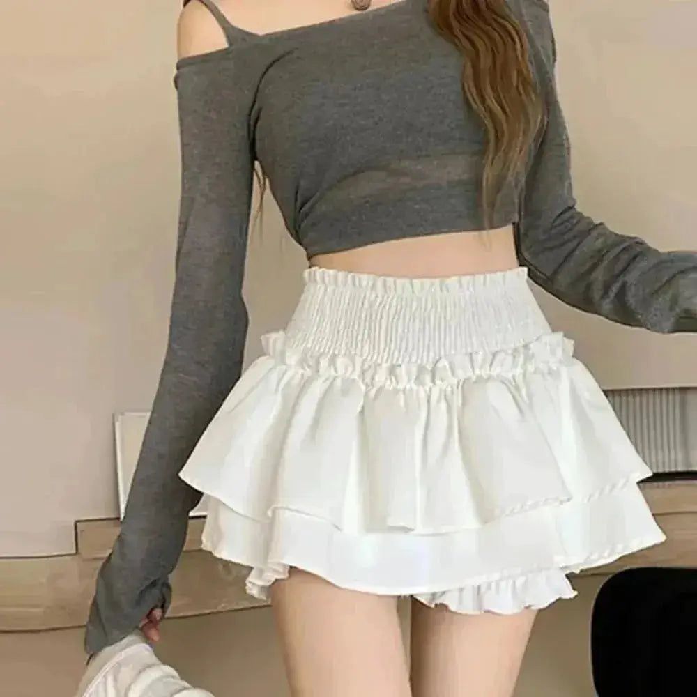White tiered mini skirt with a smocked high waist and layered ruffles, Simples Market