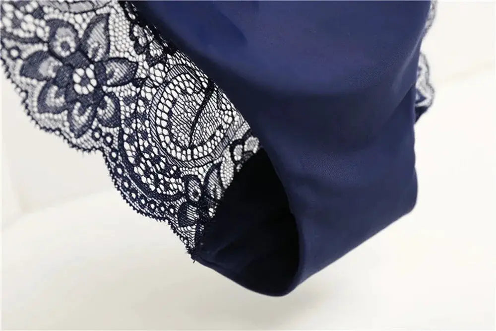 Simples Market navy blue seamless low-rise lace panties with cotton lining and floral lace trim