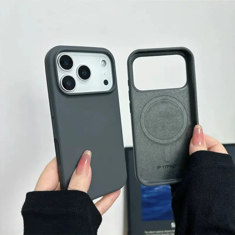 Magnetic liquid silicone case for iPhone 17 Pro/Pro Max by Simples Market; dark gray, MagSafe compatible.