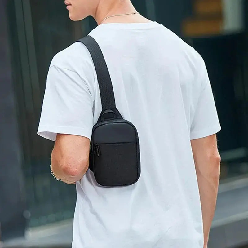 Mini chest bag by Simples Market, black nylon waterproof crossbody sling for men and women, ideal for outdoor running and travel.