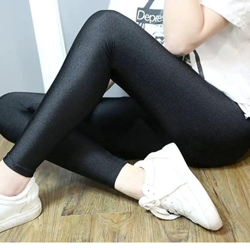 Women's shiny black high-waist leggings by Simples Market, stretchy push-up design, large size