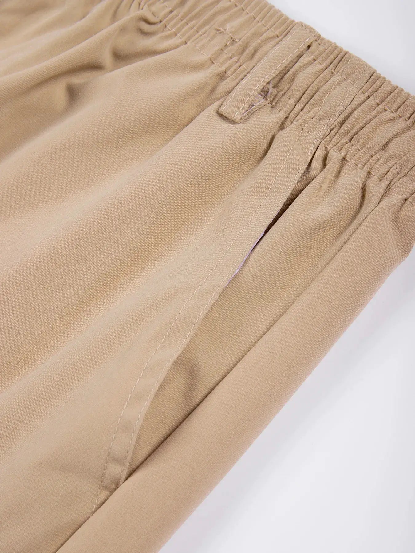 Summer men's cargo shorts in khaki beige with elastic waist and multi-pocket design