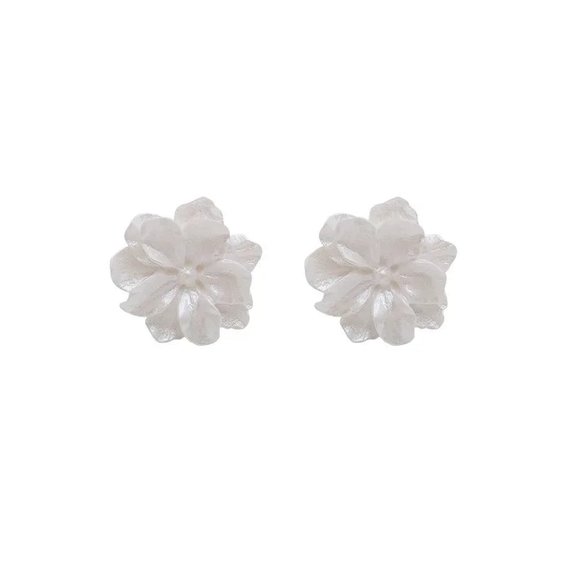 White flower camellia stud earrings pair for women by Simples Market.