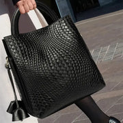 Women's black cowhide handbag with woven pattern and top handles by Simples Market