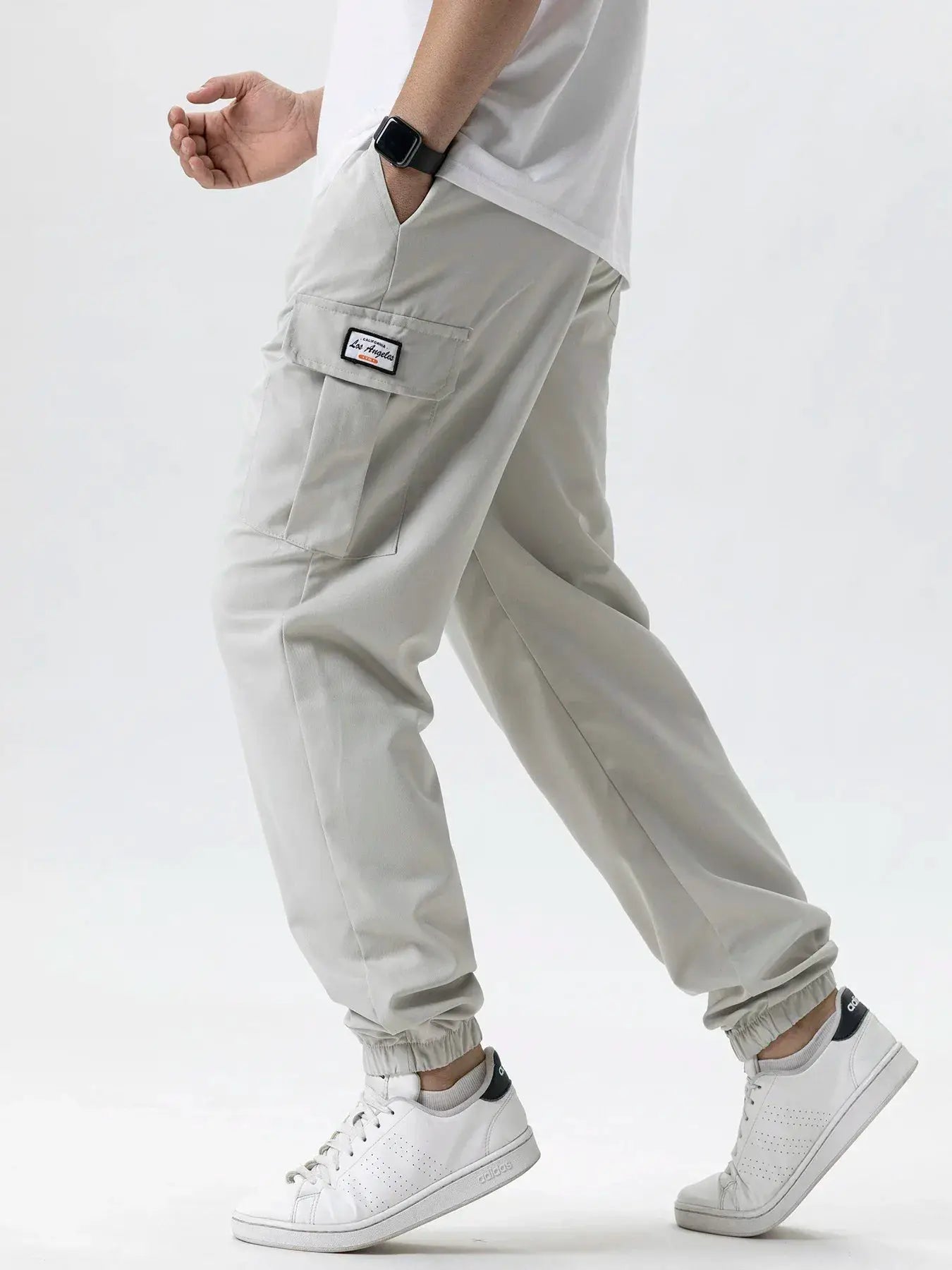 Simples Market men's cargo joggers in light gray with side cargo pocket, drawstring waist and elastic cuffs