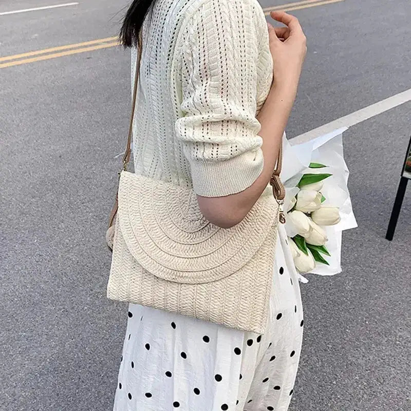 Handmade straw beach shoulder crossbody bag by Simples Market in beige with a woven envelope flap
