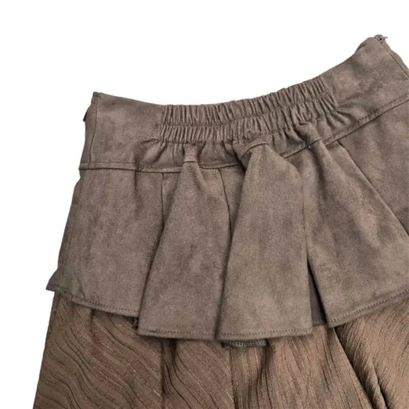 Women's short pleated skirt by Simples Market with elastic waist in taupe suede-like fabric