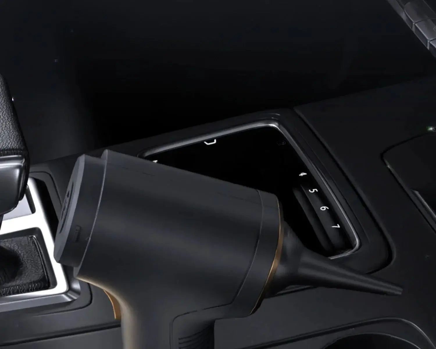 CENRR 98000PA car vacuum cleaner, handheld wireless with strong suction; black with gold trim