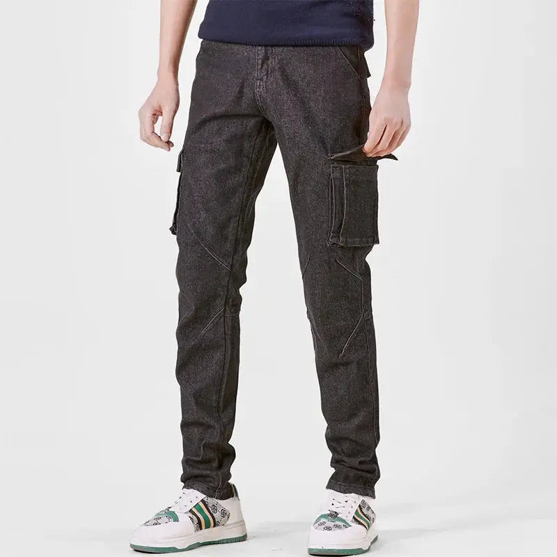 Men's street-style cargo pants by Simples Market, elastic waist, dark wash, slim fit, multiple pockets.