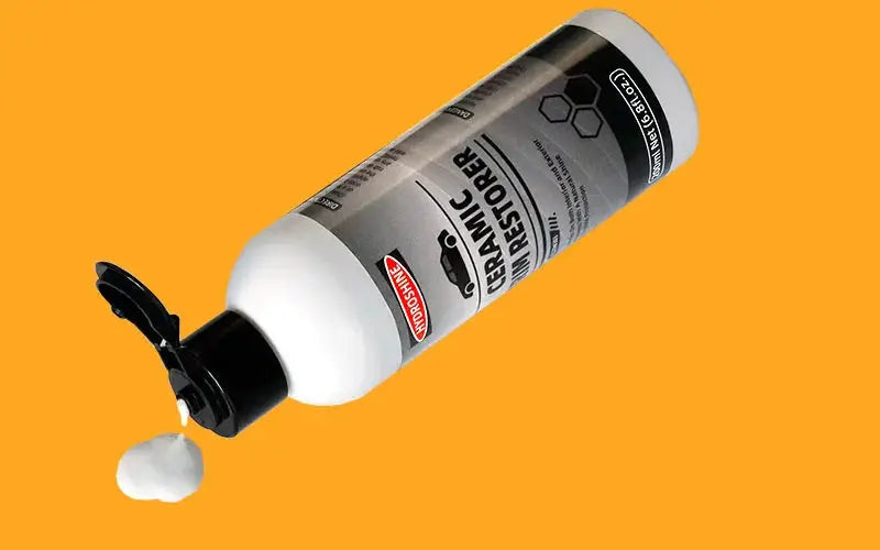 Hydroshine Ceramic Trim Restorer Gel bottle by Simples Market; white gel drop on orange background