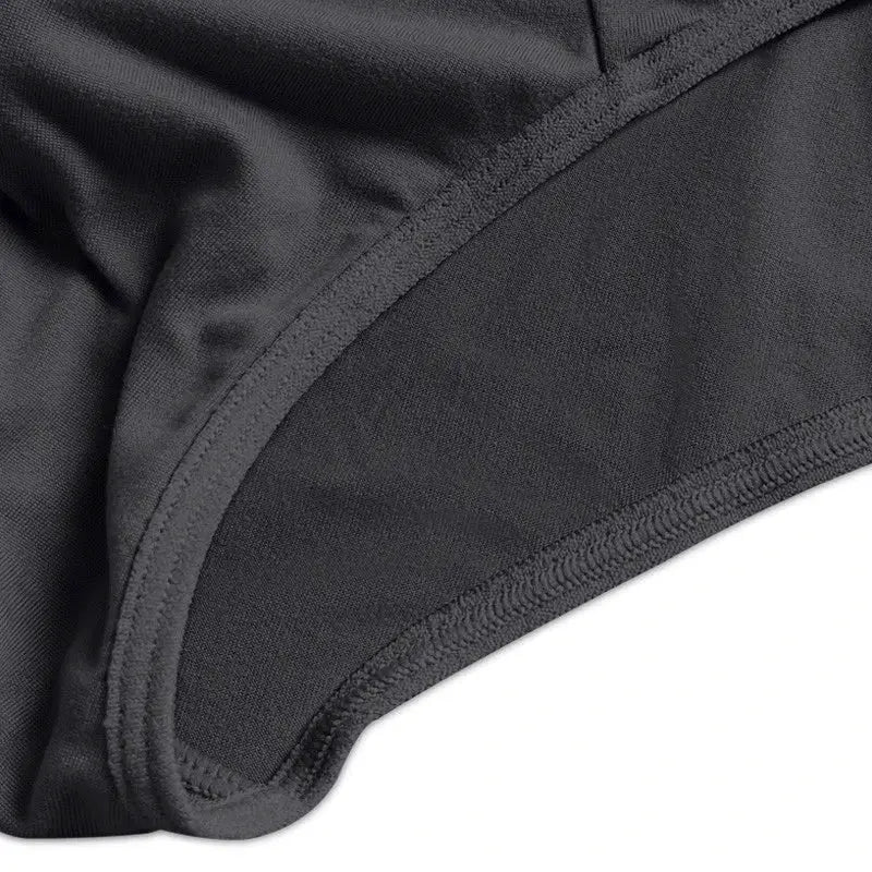 Men's briefs, Simples Market 4-pack, black breathable fabric with elastic waistband; close-up of leg opening.