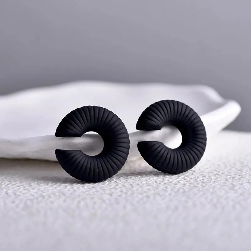 ClipCharm Simple Round Circle Clip Earrings For Women No Piercing C Shape Acrylic Lightweight Colorful Ear Cuffs
