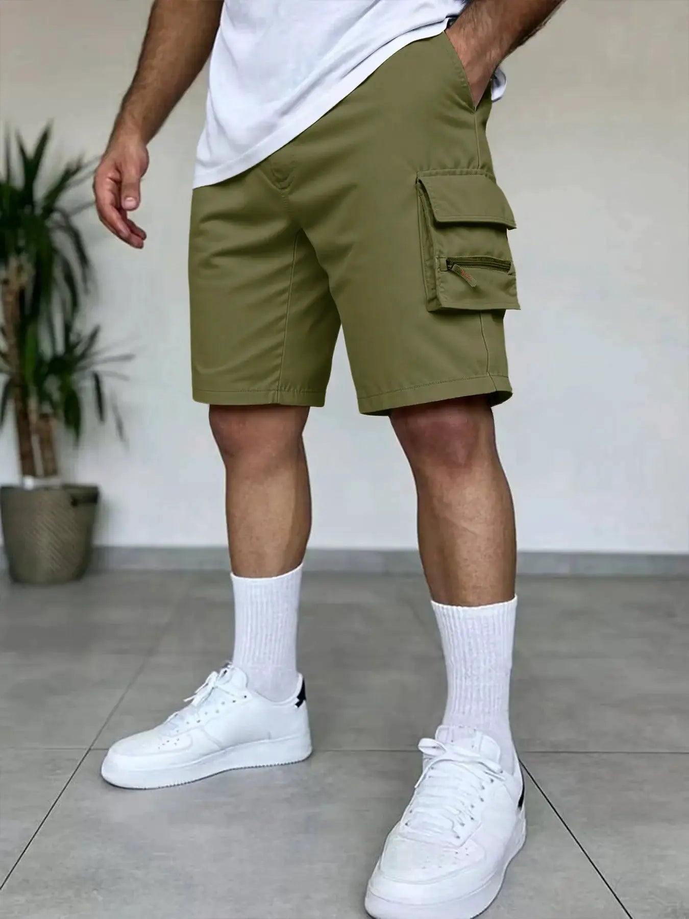 Simples Market men's olive cargo shorts with elastic waist and side cargo pocket