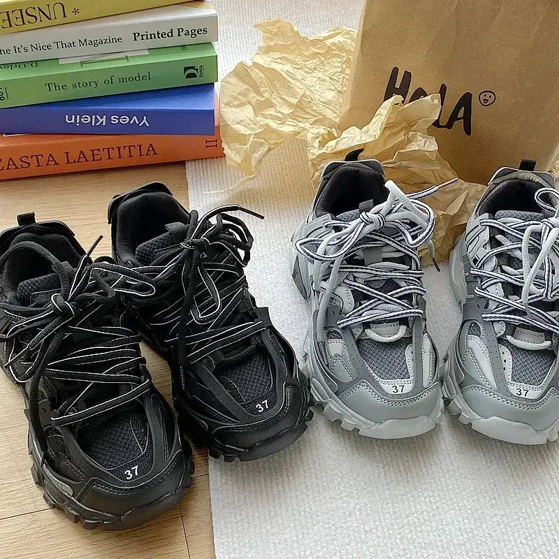 Chunky sneakers by Simples Market, unisex two pairs in black and gray with thick soles, size 37