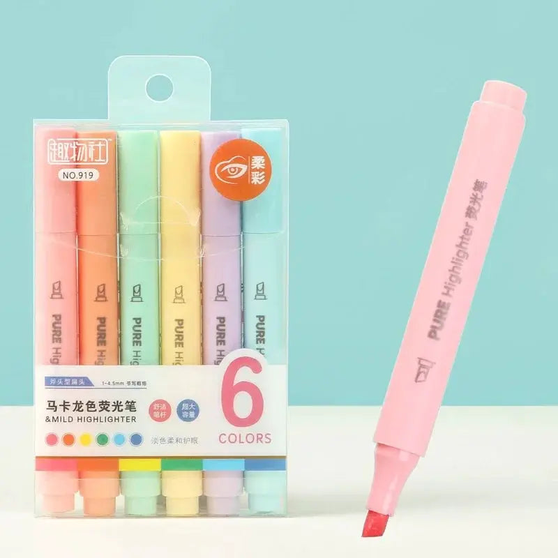 6-color pastel macaron highlighter set by Simples Market in a clear case with pink marker