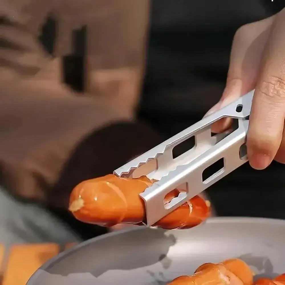 Simples Market outdoor aluminium anti-hot clip bowl gripper holding sausages over a cooking pan