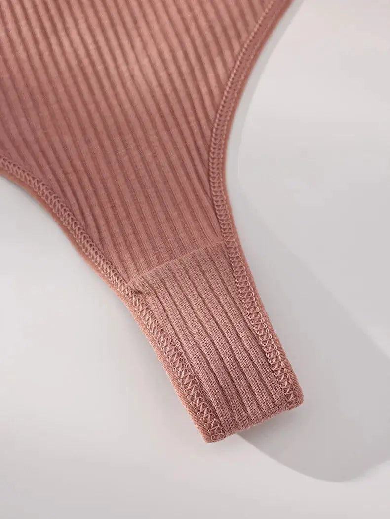 Pink cotton thong underwear by Simples Market with ribbed fabric, close-up view