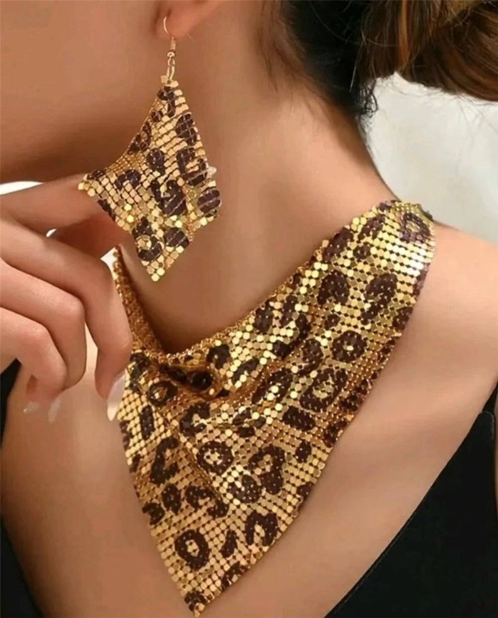 Leopard print gold-tone jewelry set: bib necklace with matching dangle earrings by Simples Market
