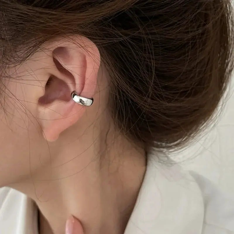Silver C-shaped ear cuff by Simples Market for women, no-piercing fashion jewelry