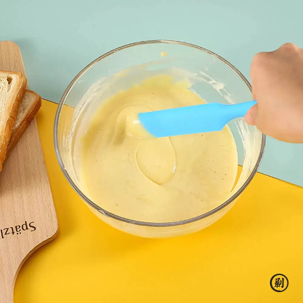 Food Grade Silicone Cream Scraper And Cake Spatula With Long Handle Heat Resistant Kitchen Baking Tool
