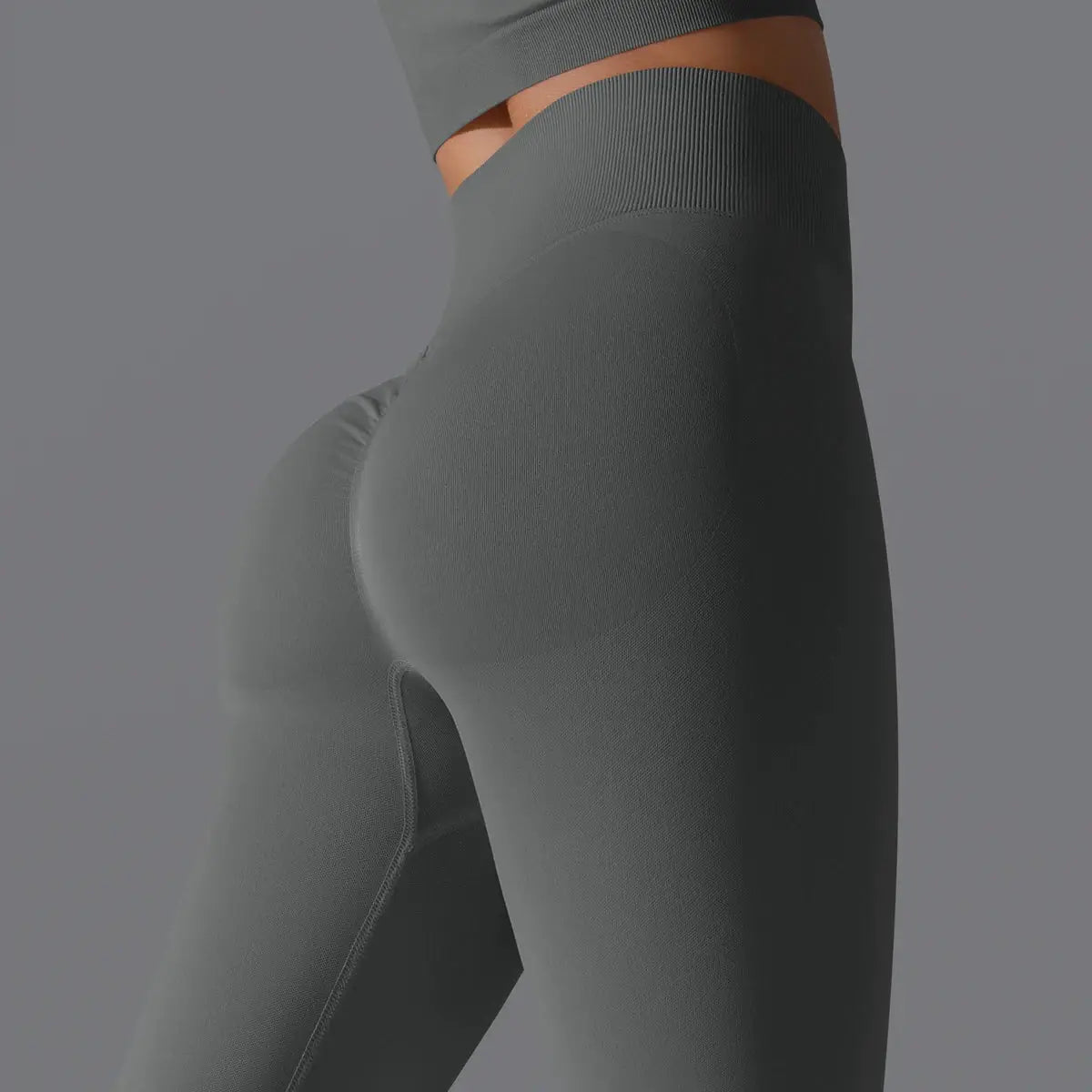 Women's seamless yoga leggings by Simples Market in gray, high-waist tummy-control fit.