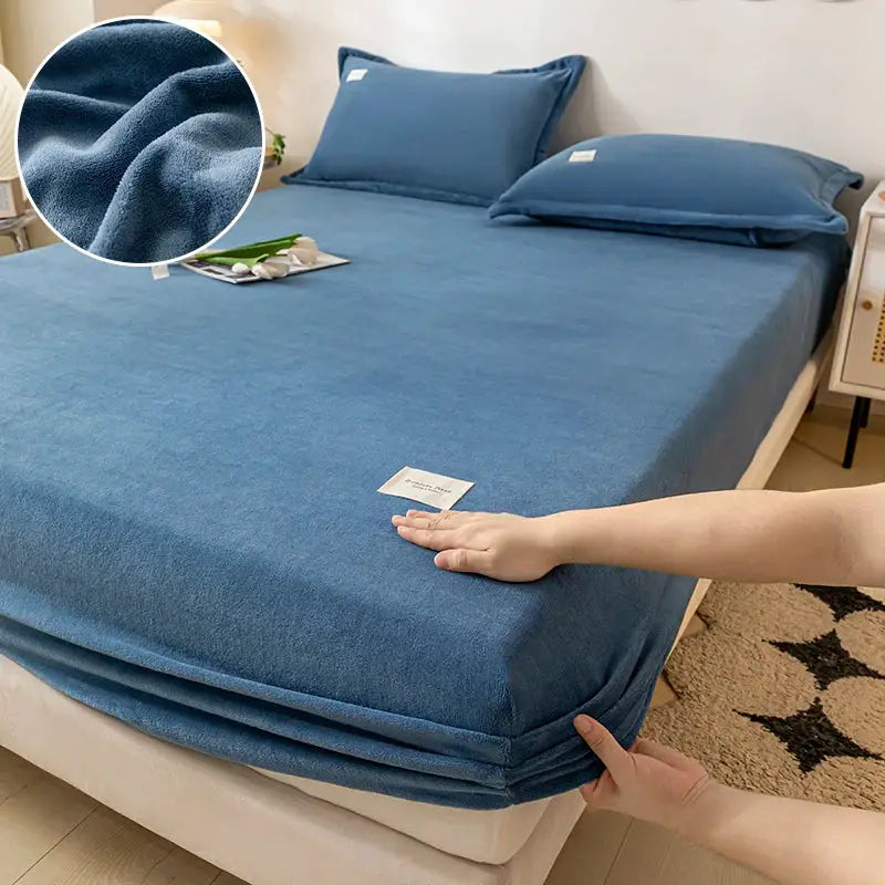 Velvet thermal mattress cover in blue plush fabric, winter bed protector for 120x200 bed, luxurious feel